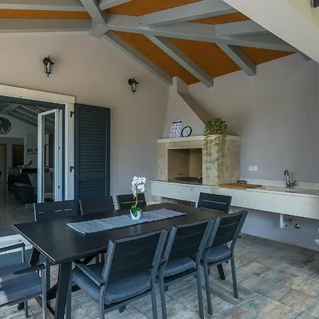 Holiday home Simone Paradiso Martinski